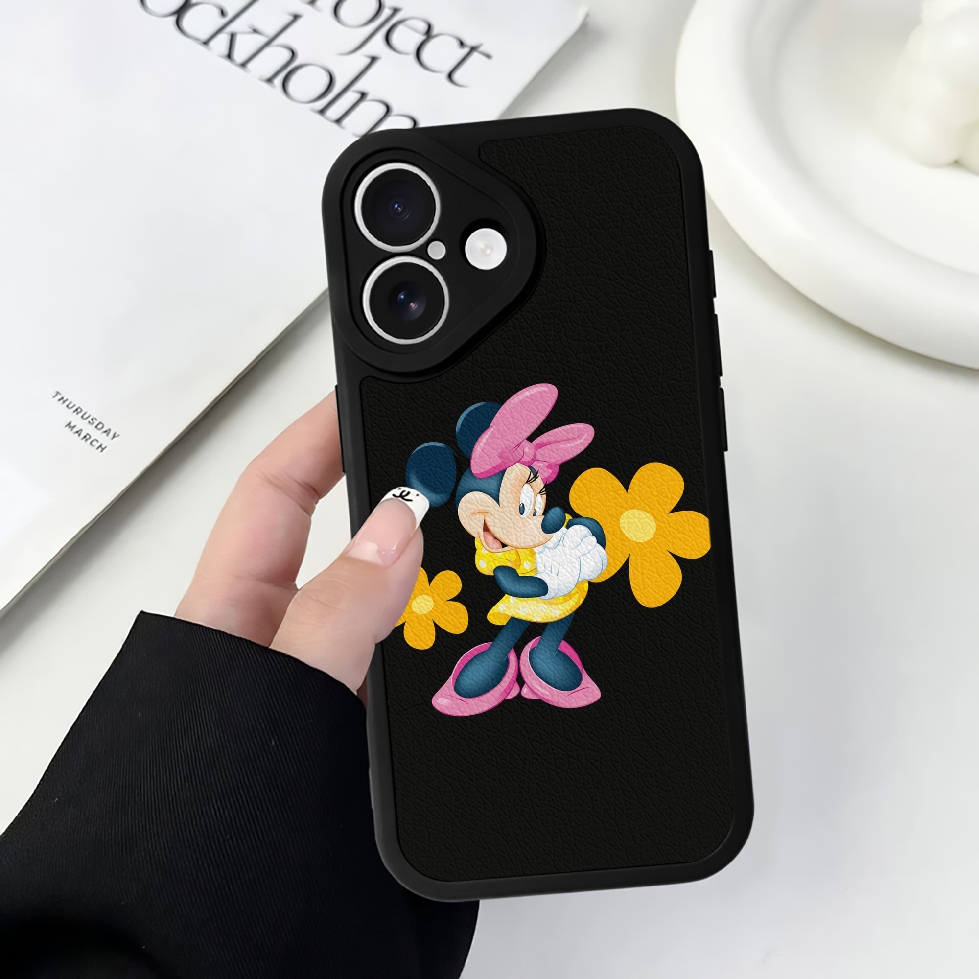 （画像用） ミッキーマウス Mickey Mouse 【iPhone 16シリーズ対応】シリコンスマホケース（レザー調） 材質：シリコン